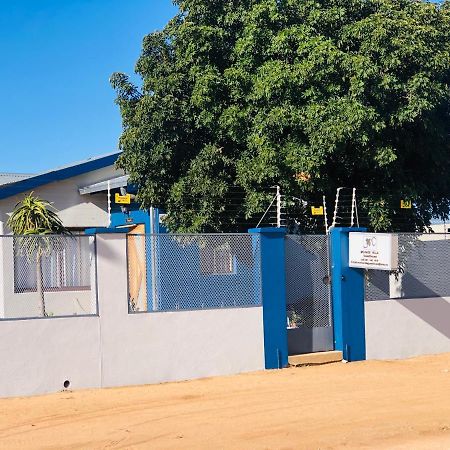Mo-Nize Villa Guesthouse Otjiwarongo Exteriér fotografie